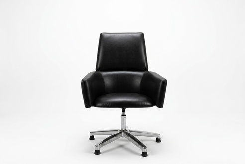 Eleganter schwarzer Bürostuhl aus Kunstleder für modernes Home Office
