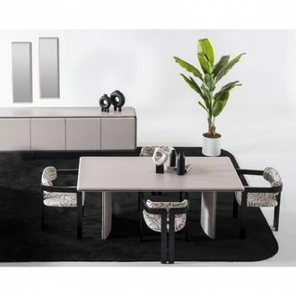 Elegantes Beiges Esszimmer Set aus Holz mit Esstisch und Stühlen