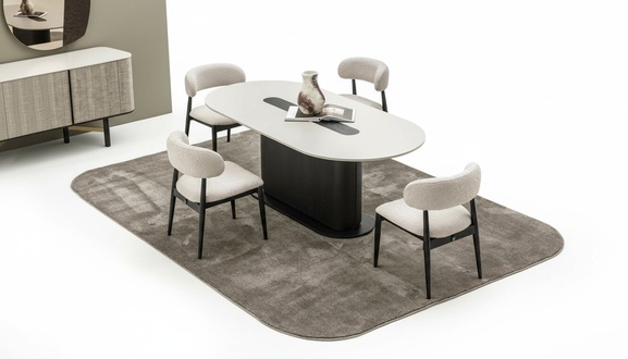 Elegantes Esszimmer Set aus Holz in Beige mit modernem Design