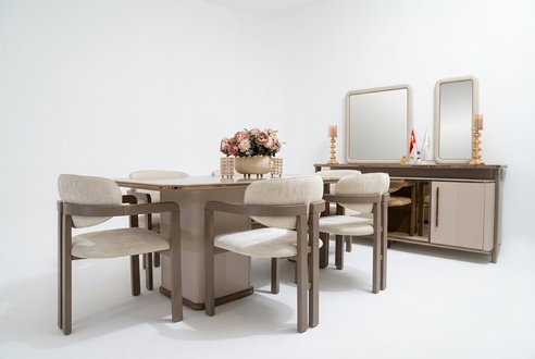 Elegantes Esszimmer-Set aus Holz in Beige mit modernem Design