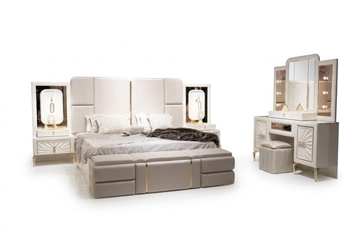Elegantes Schlafzimmer-Set aus Holz in Beige mit Bett, Nachttischen