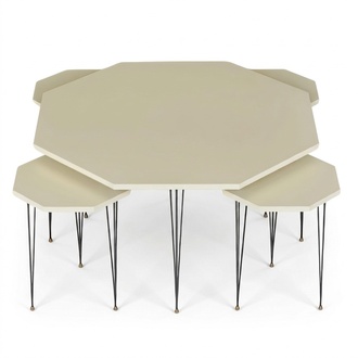 Moderner Beistelltisch aus Holz in Beige mit elegantem Design