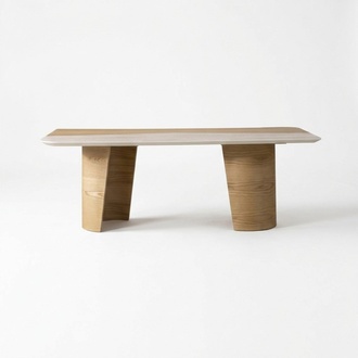 Moderner Esstisch aus Holz in Braun mit stilvollem Design