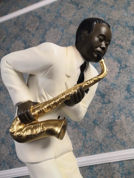 Statue Design Saxophon Figur Skulptur: Künstlerische Deko
